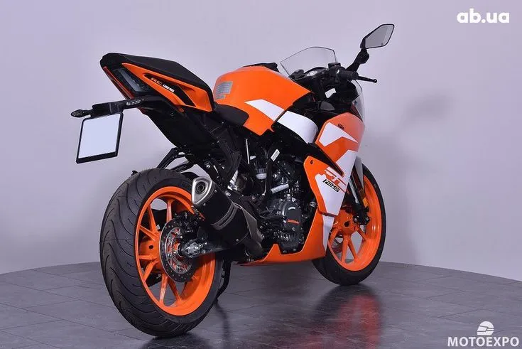 KTM RC125 Image 6